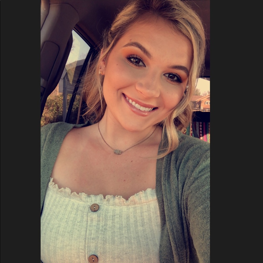 Meet your Posher, Courtney